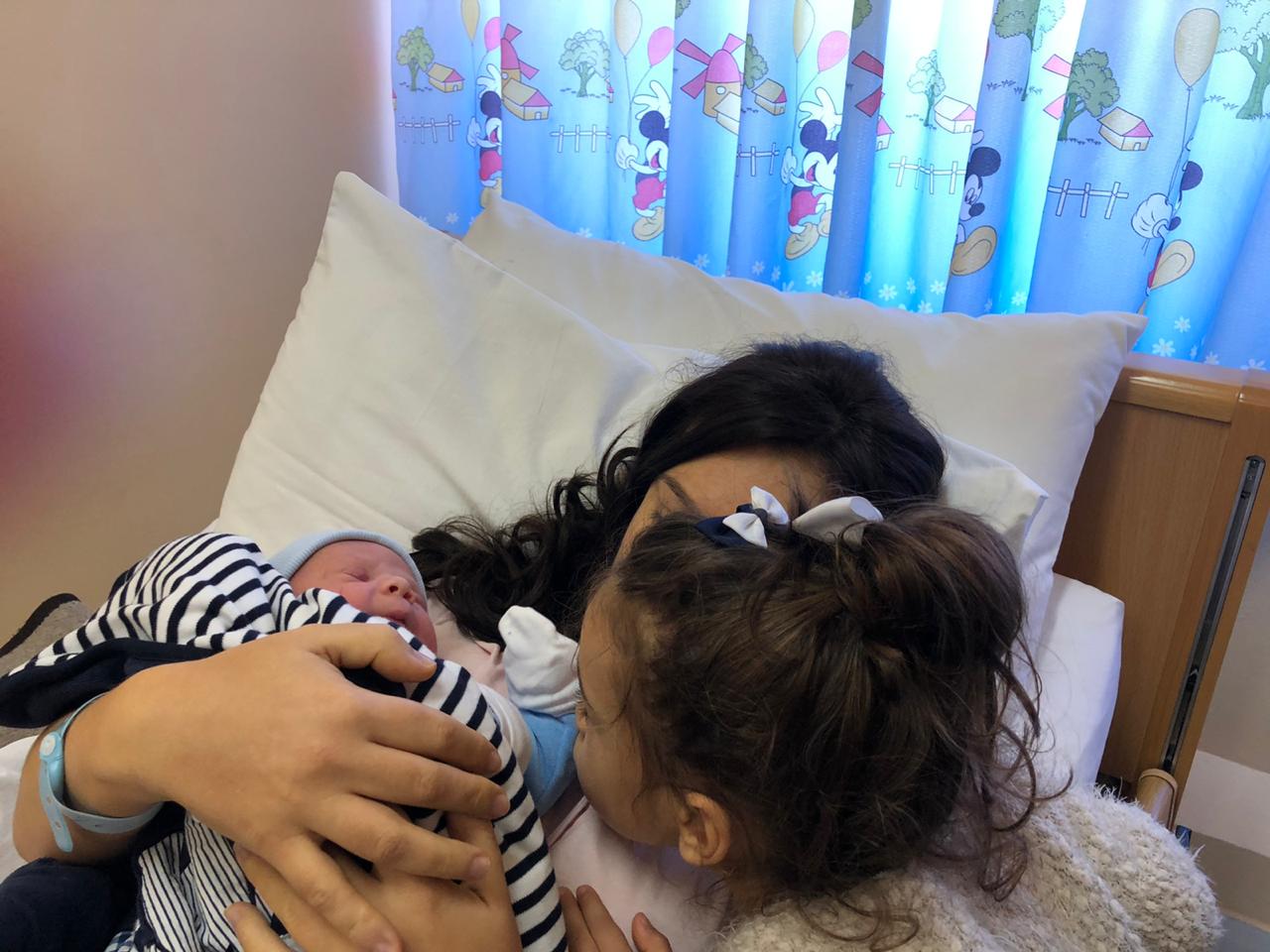 Spiropali nënë për herë të dytë, emri i veçantë që ka zgjedhur për të birin