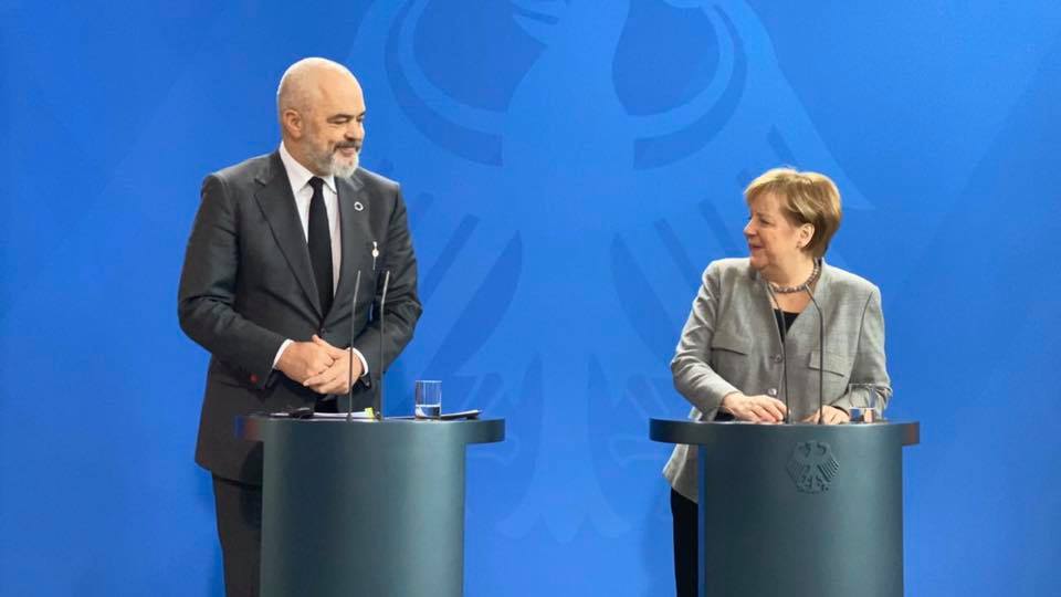 Rama pas takimit me Merkel: Ndihma e Gjermanisë, lehtësuese në momentet tragjike post tërmet