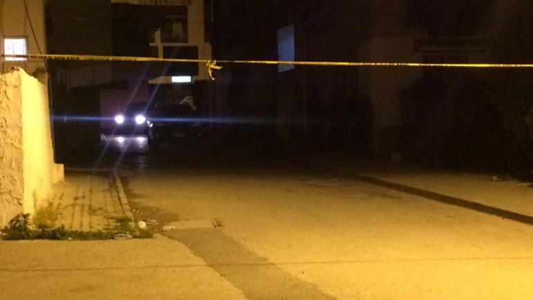 E godet disa herë më thikë në Tiranë, në gjendje kritike për jetën 37-vjeçari, zbulohet autori