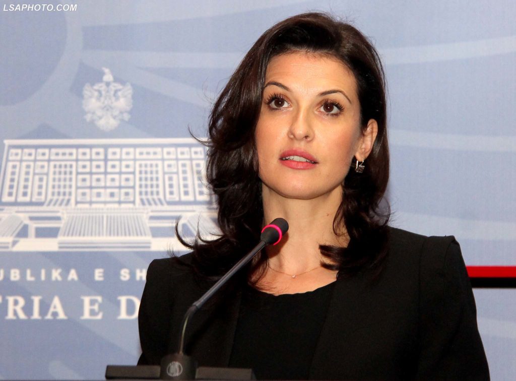 Ministria e Drejtësia lajmëron konferencë urgjente për shtyp