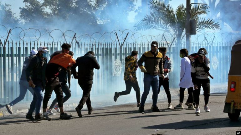 Protesta të fuqishme në Irak, policia sulmon me armë protestuesit