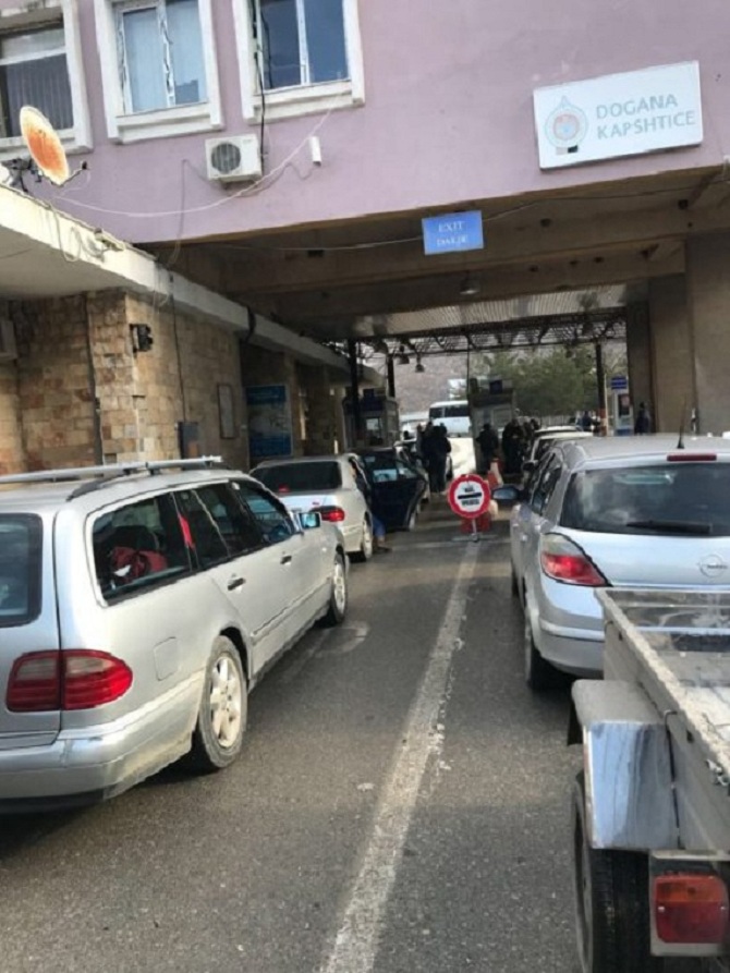 Mbarojnë festat, emigrantët largohen nga Shqipëria, fluks në Kapshticë