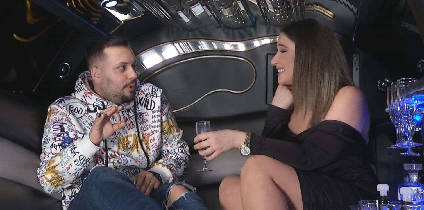 Visjan Ukcenaj tregon momentin më të sikletshëm: Më ka shpëtuar çiçi në skenë