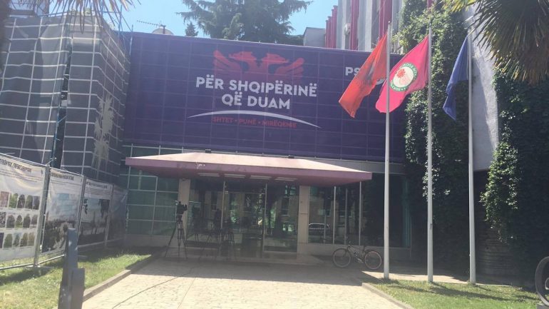 PS mbledh grupin parlamentar, ja kush do të zëvendësojë Ahmetajn te Komisioni i Ekonomisë