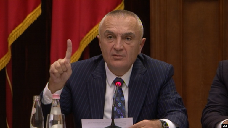 “Koha për të reflektuar”, Meta reagon sërish për Antishpifjen: Mos ecet para me kokëfortësi në rrugën e censurës