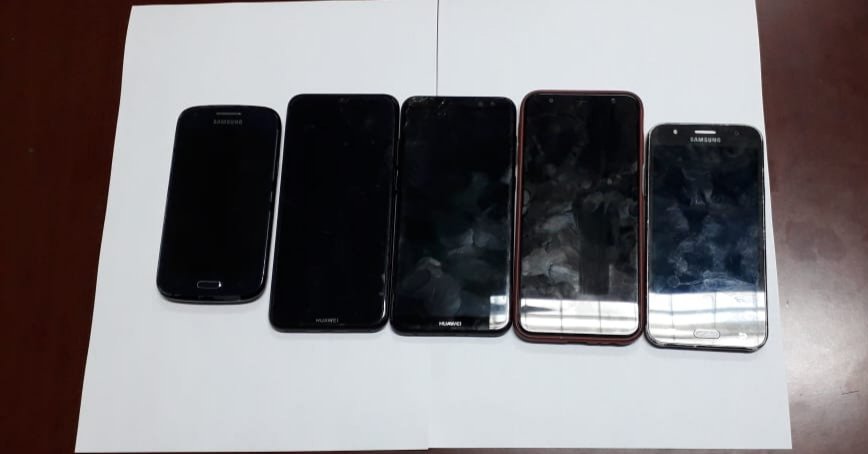 Celularë, euro dhe çanta/ Mashtruan dhe grabitën 2 sirianë, arrestohen 4 të rinj