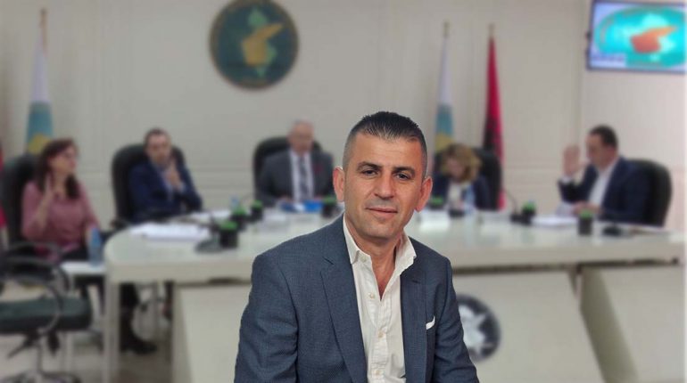 Përfundojnë hetimet për ish-kryebashkiakun Kajmaku, i pandehur për tre akuza