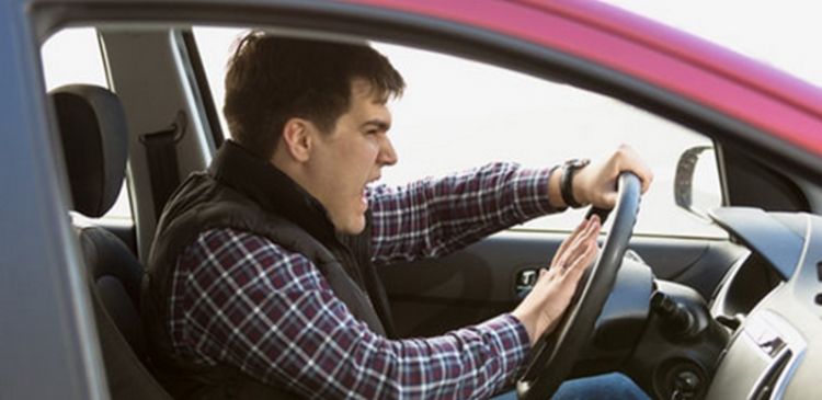 Agresiviteti në rrugë, ministri Lleshaj propozon testin e “idiotit” për shoferët