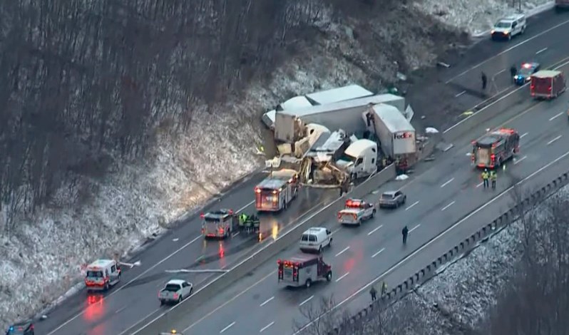 Autobusi shkakton zinxhir përplasjesh, 5 të vdekur dhe 60 të plagosur (VIDEO)