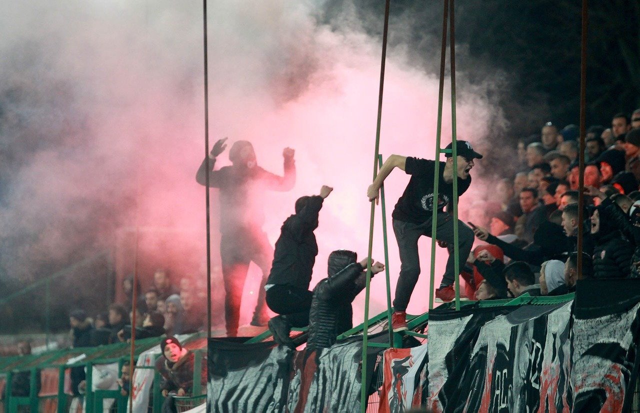 Akte dhune në stadium/ Arrestohen dy tifozë të Skënderbeut