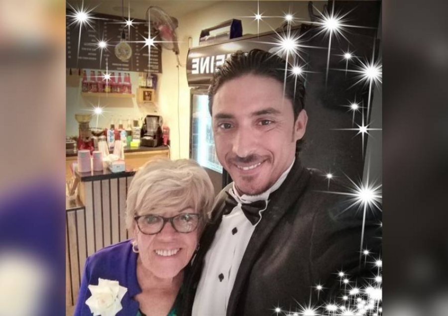 35-vjeçari flet për herë të parë dhe rrëfen si u dashurua me 80-vjeçaren