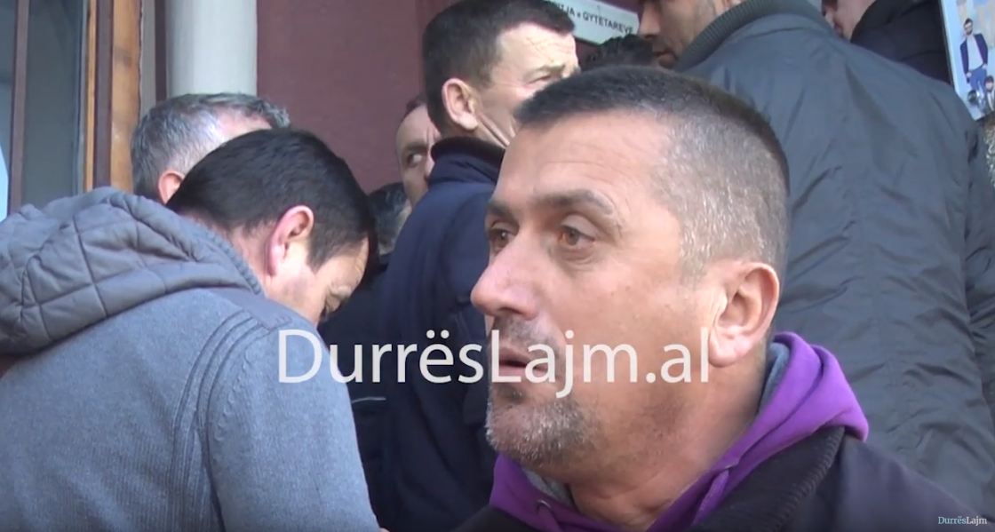 Banorët e Durrësit në ankth për bonusin e qirasë: Na kanë humbur letrat në bashki (VIDEO)