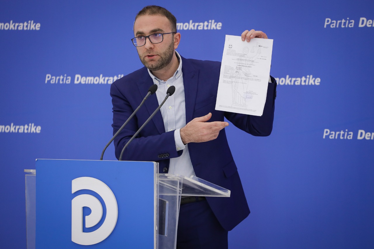 PD nxjerr një tjetër emër: Kryebashkiaku i dënuar për armëmbajtje pa leje