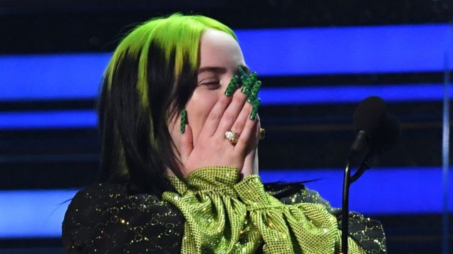 Billie Eilish, fituesja e madhe e çmimeve Grammy