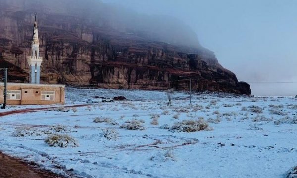 Shkretëtira e Arabisë Saudite mbulohet nga dëbora