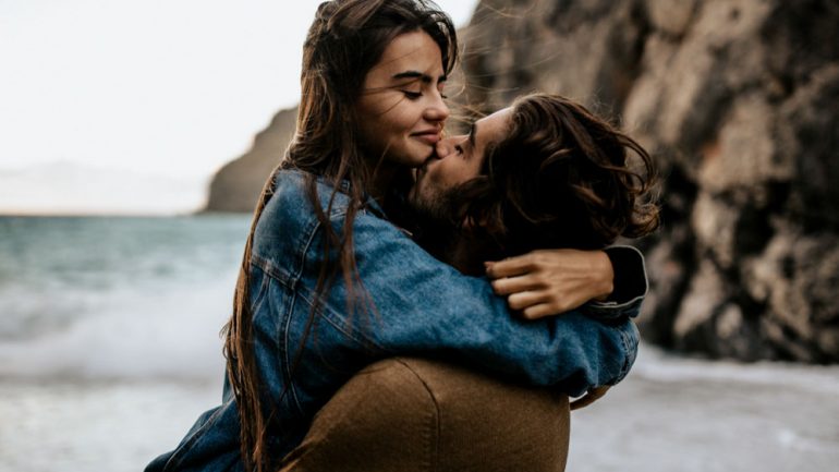 Tre shenjat e horoskopit që viti 2020 do t’i rikthejë tek ish-at