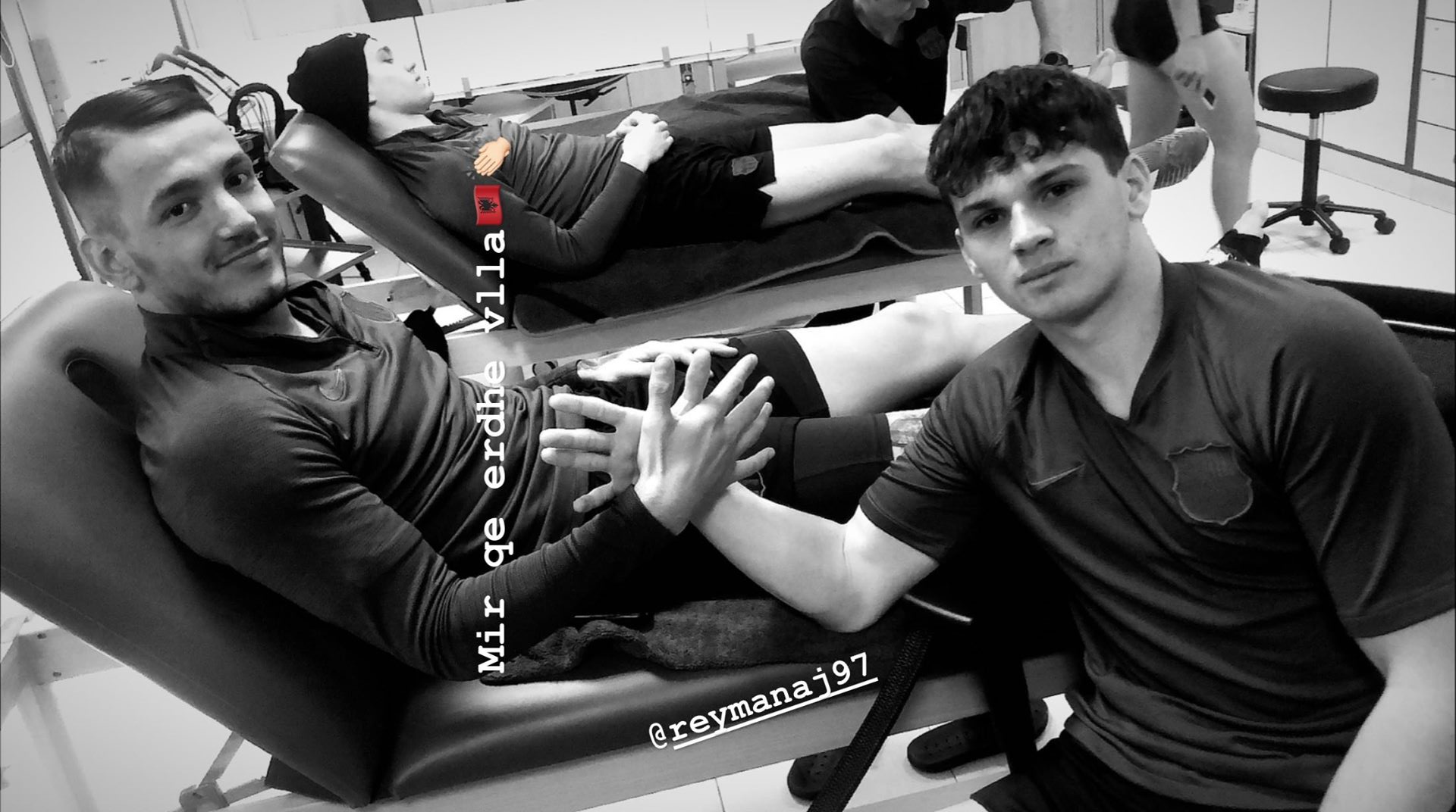 Dy “shqiponja” te Barcelona, ja si e mirëpret Kabashi Rey Manajn