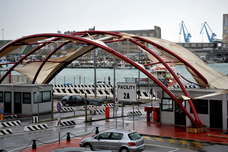 Kapen 16 kg heroinë të nisura nga porti i Durrësit, arrestohet 38-vjeçari