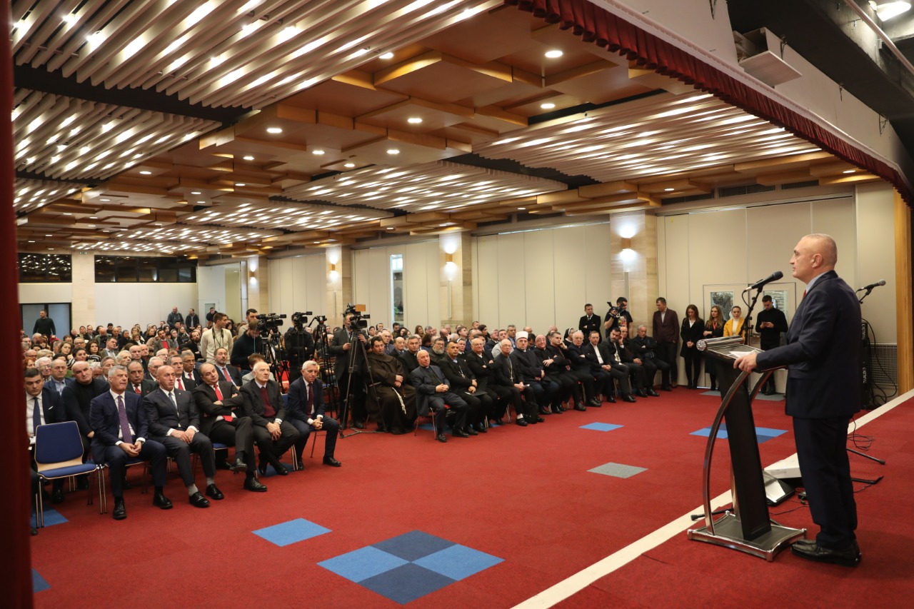 Presidenti Meta nga Prishtina: Sot nuk jemi dhe aq të lumtur sa do donim