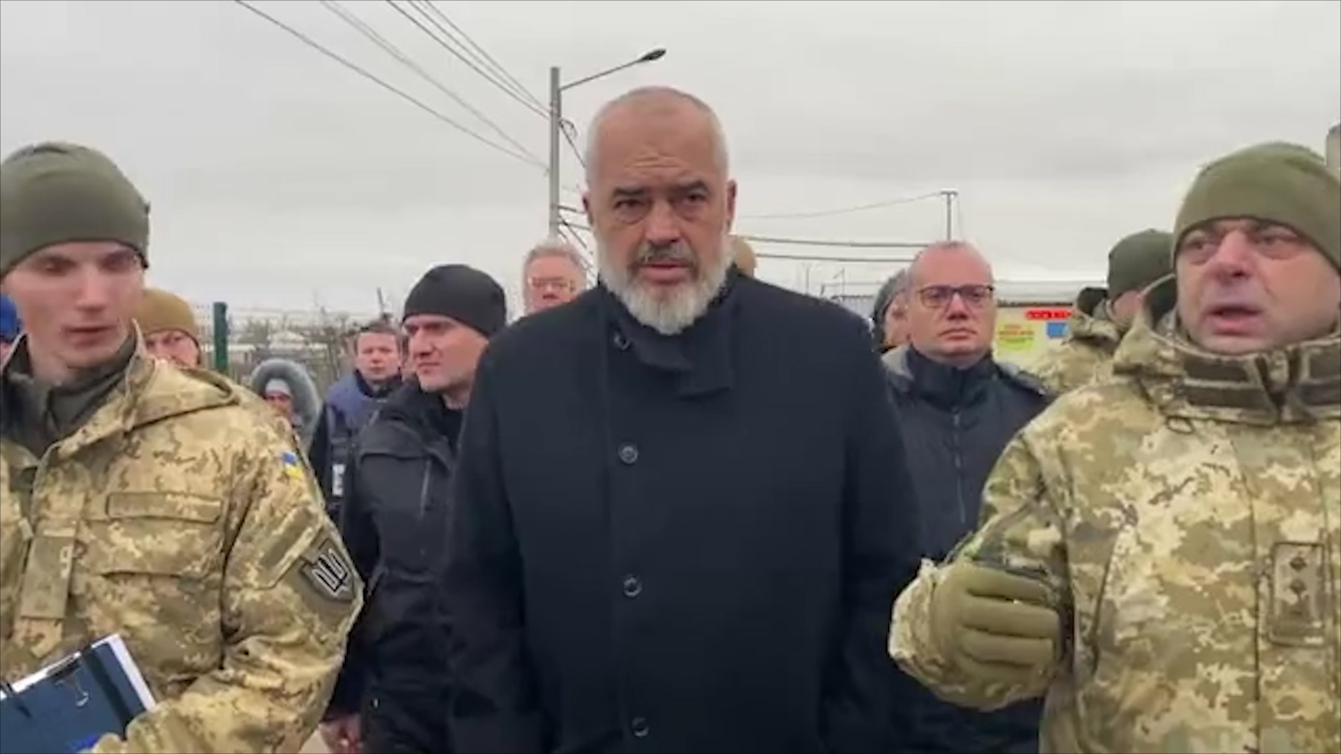 Rama me antiplumb në bazën ushtarake në Ukrainë (VIDEO)