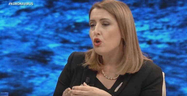 “Duhet të qëndrojnë 2 javë në karantinë”, Manastirliu: 3 studentë shqiptarë po kthehen nga Kina