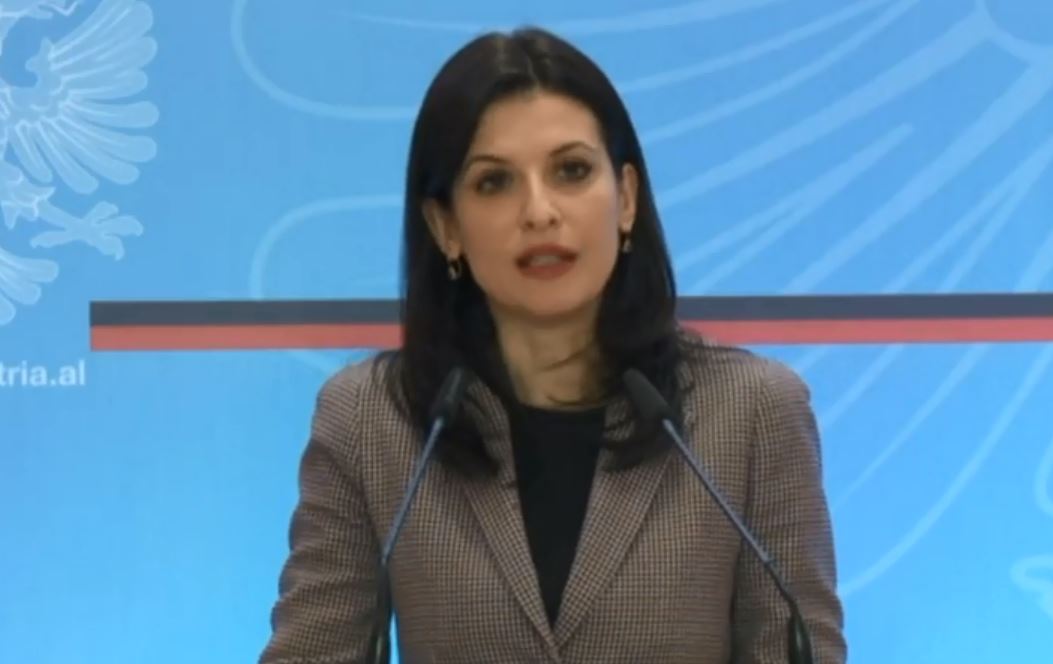 Hyn në fuqi paketa “AntiKÇK” (VIDEO)