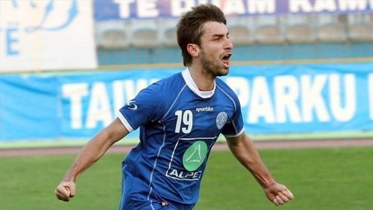 Elis Bakaj bëhet baba: Mirë se erdhe Alison, 19 numër me fat