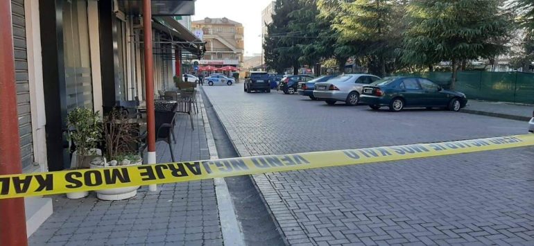 Aksident në Kavajë, përplasen 2 automjete, 1 i plagosur