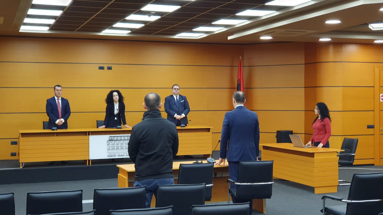 Konfirmohet në detyrë kreu i GJKKO-së, Sandër Simoni