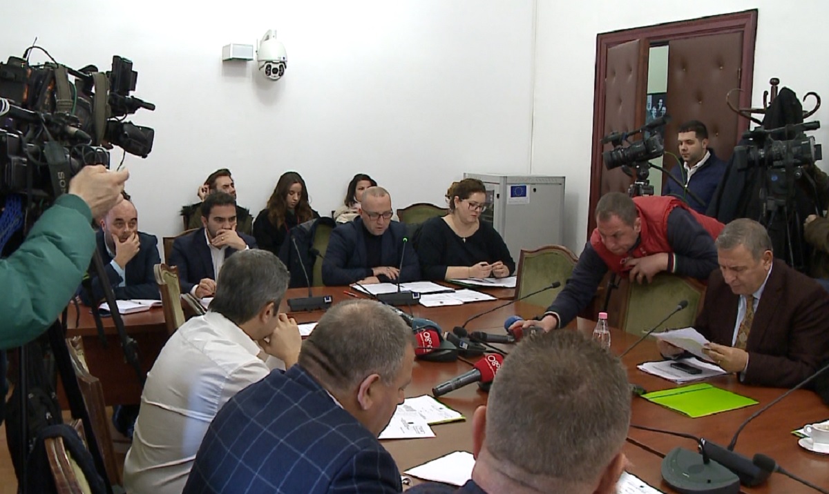 Rrëzohet dekreti i Metës për “anti-shpifjen”