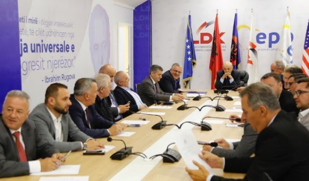 Mblidhet LDK: Të gatshëm për bisedime me VV
