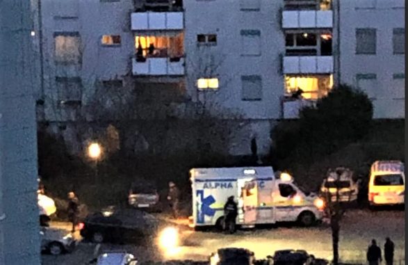 Shqiptari me policët në apartament, bie nga kati i 3-të