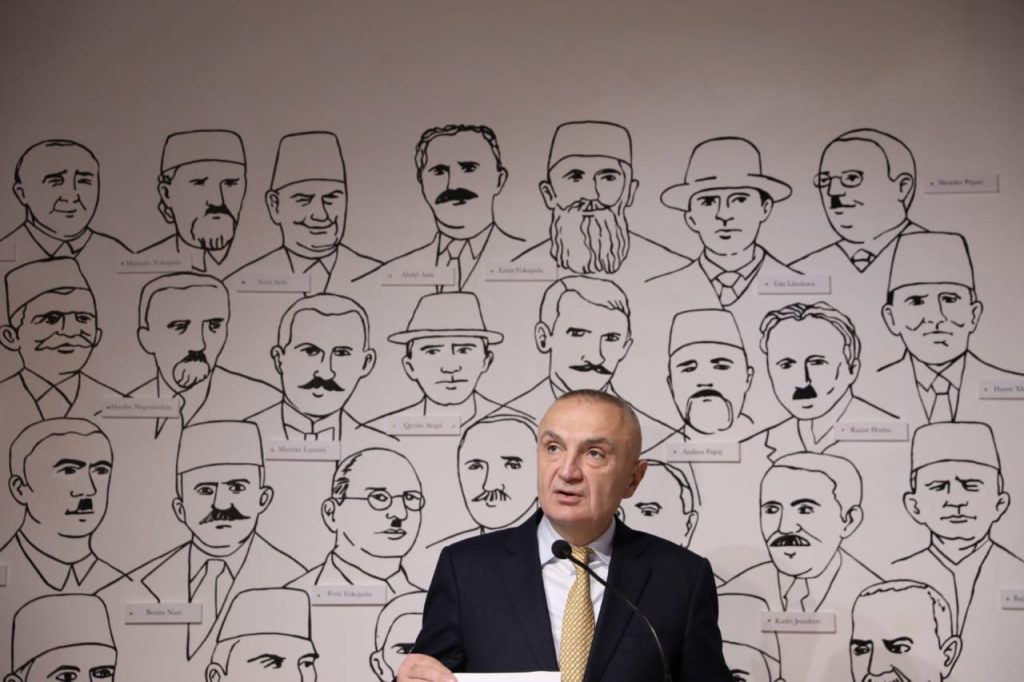 Presidenti Meta nderon (pas vdekjes) ish-prefektin e Durrësit me “Dekoratën e Artë të Shqiponjës”