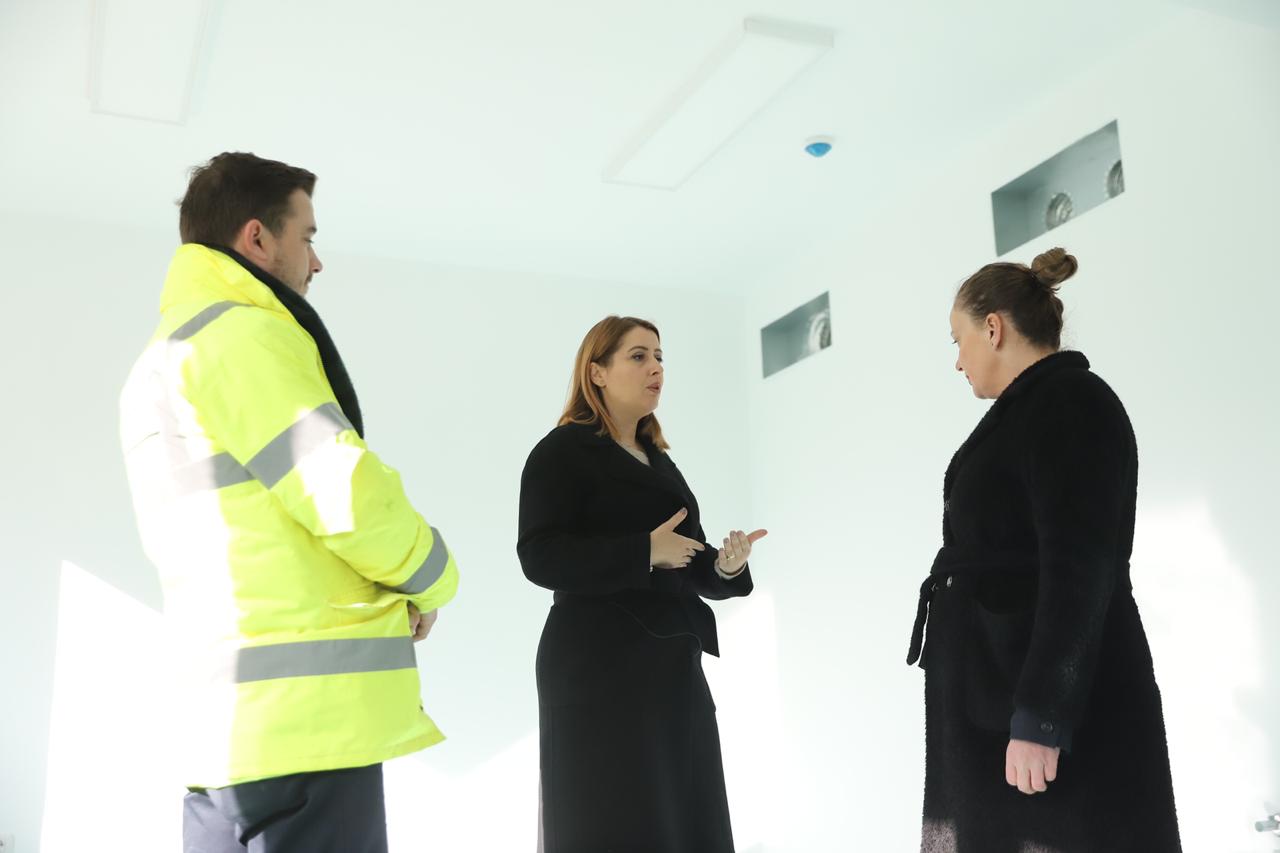 Manastirliu inspekton punimet në Agjencinë e Barnave dhe Pajisjeve Mjekësore: Procedurat e regjistrimit të barnave do të jenë online