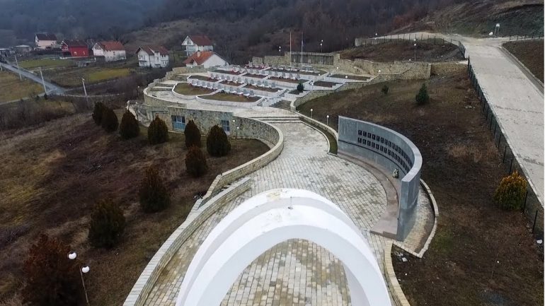 “Kujdes nënë, ata do të vrasin”, fjalët e fundit të 12-vjeçarit. Rrëfimi prekës për masakrën e Reçakut