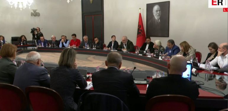 Qeveria: Ekspertizë e thelluar për godinat e dëmtuara rëndë nga tërmeti