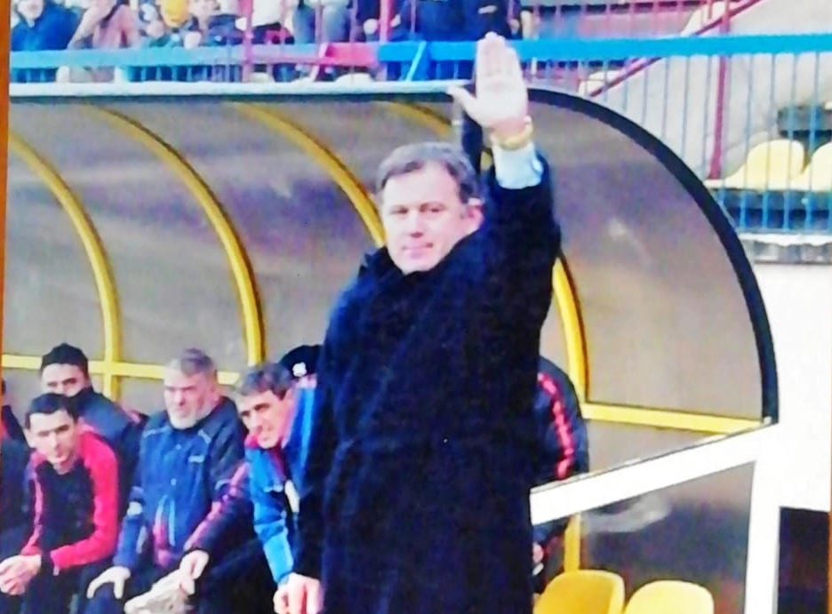 Edmond Miha, ish-trajneri i njohur durrsak që bëri histori në Shqipëri dhe jashtë saj (FOTO)