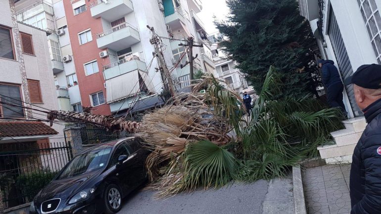 Shërbimi Meteorologjik Ushtarak: Shpejtësia e erës mbi 100 km/h