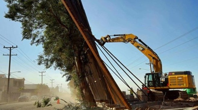 Era e fortë rrëzon murin mes Meksikës dhe SHBA