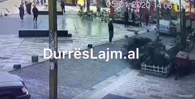 Rrëzohet një tjetër palmë në Durrës po tek i njëjti vend (VIDEO)