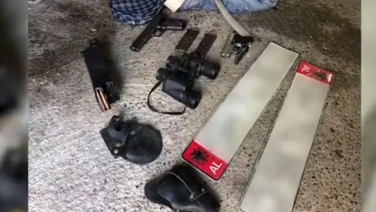 “Kiras” çon pas hekurave 24-vjeçarin, u kap me armë e municione (VIDEO)
