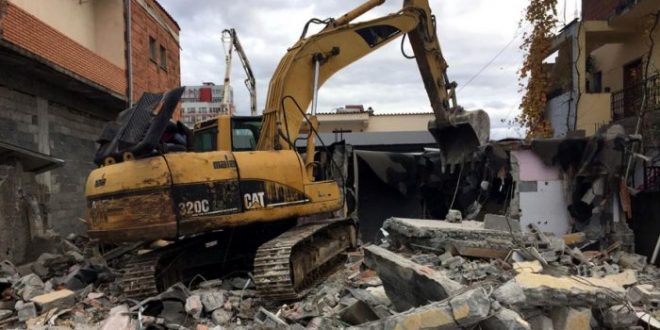 Të enjten prishen 6 objekte në Unazë