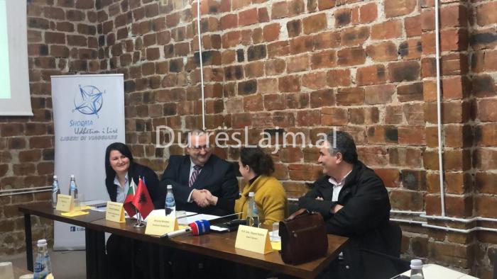 Durrës, ambasadori bullgar nënshkruan marrëveshjen e projektit të kompostimit në fermë (VIDEO)