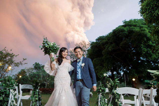 Çifti martohet sapo shpërthen vullkani (FOTO)