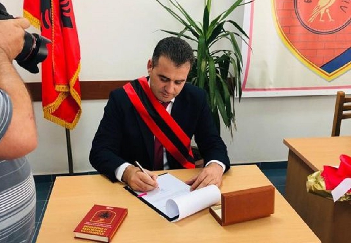 PD kërkon verifikim për kryebashkiakun Ismailaj: Ka qenë i ndaluar në Greqi