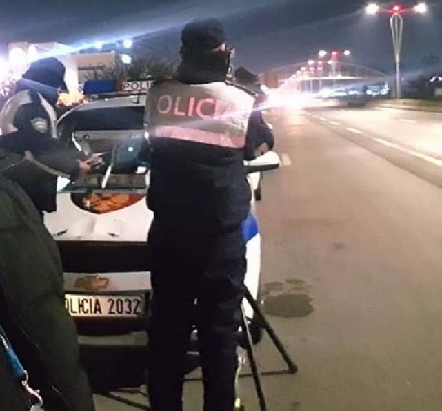 Çfarë ndodhi mbrëmë në autostradën Tiranë-Durrës (VIDEO)