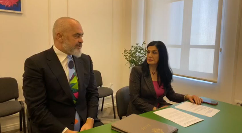 Shërbimet online/ Rama: Nëse mungon dokumenti që qytetari kërkon, gjobitet zyrtari