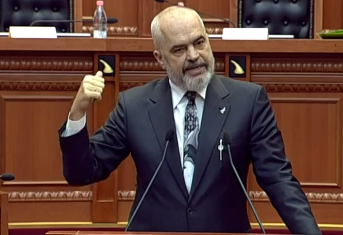 “Shembet ose sekuestrohet”, Rama paralajmëron ndërtuesit që kanë kate pa leje