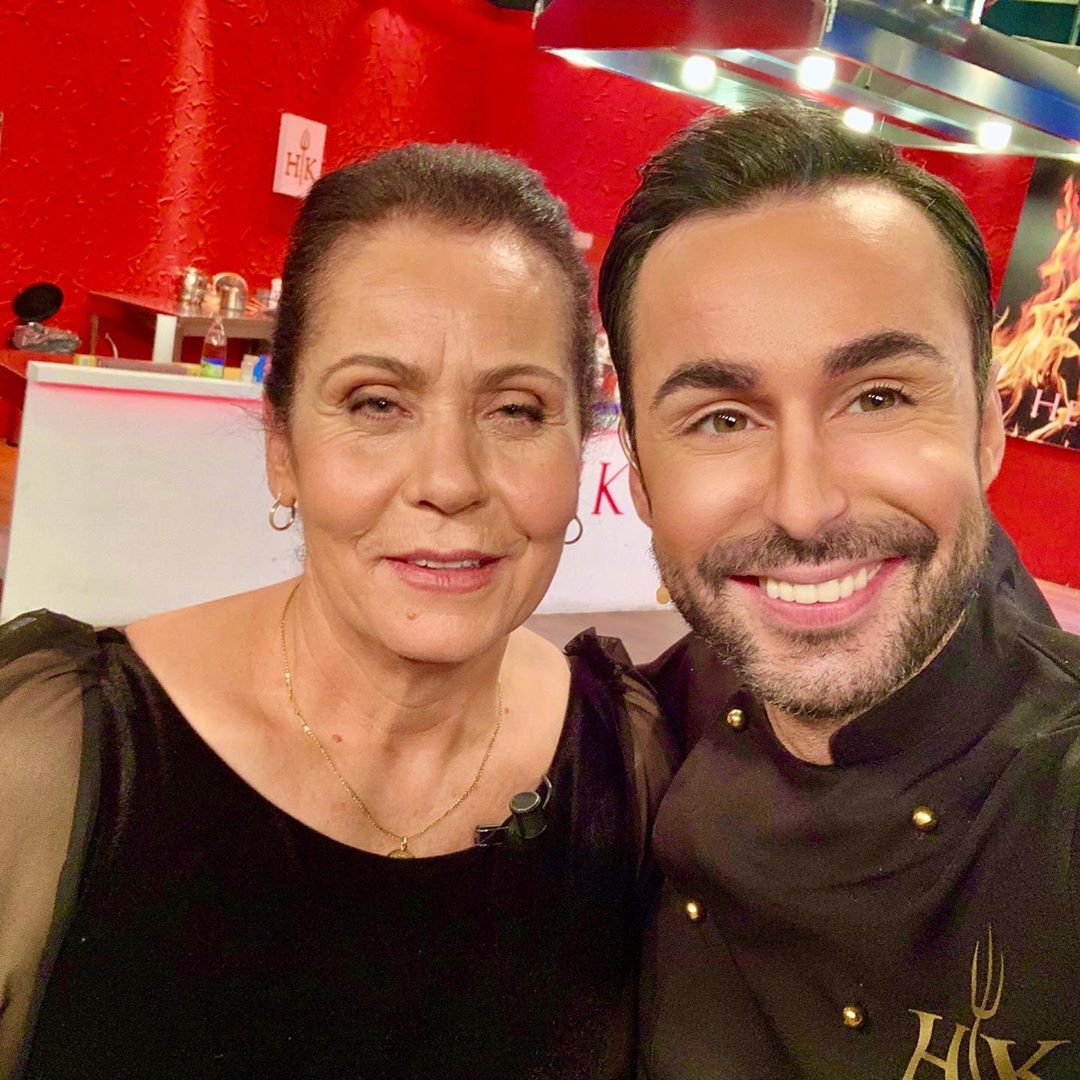 “Më ka ngelur gozhdë në mendje”/ Renato Mekolli i kërkon falje nënës së tij: Lekët s’kanë as edhe një vlerë