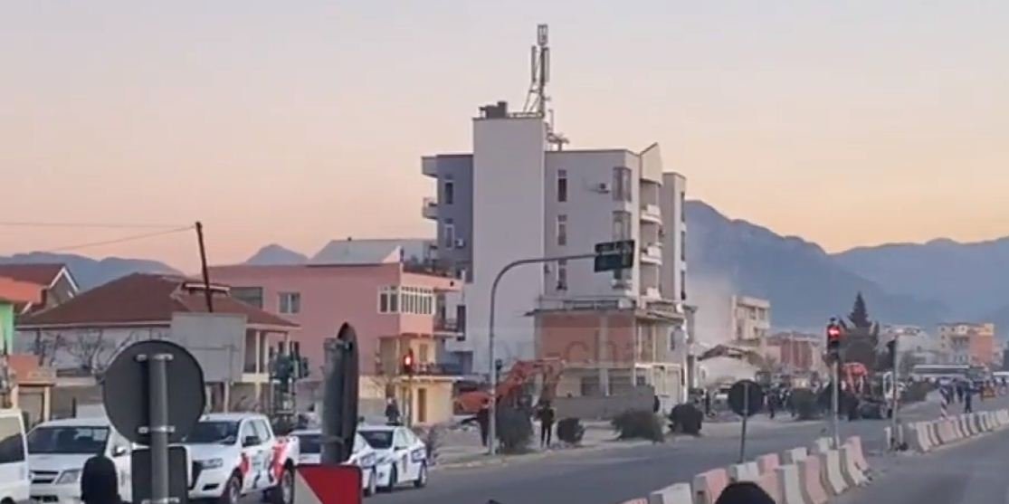 Nis shembja e banesave tek Astiri, bllokohet qarkullimi